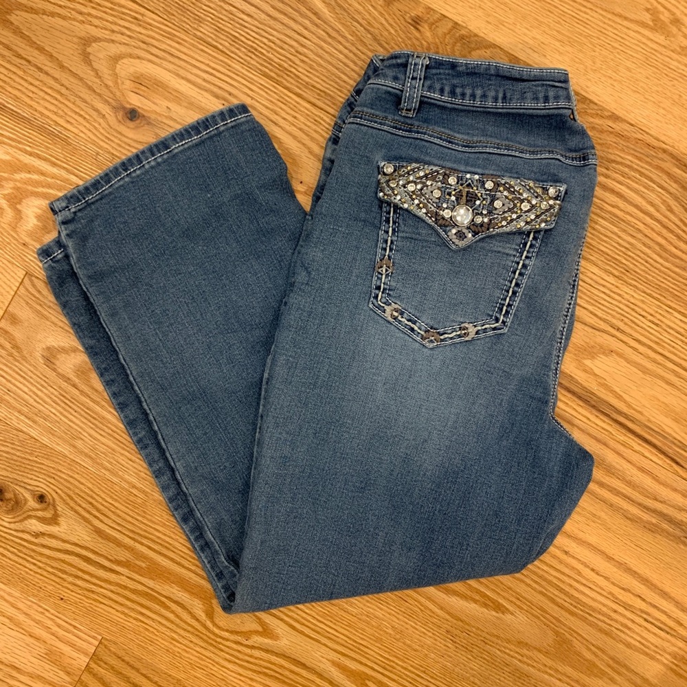 Earl straight leg capris; bling on pockets